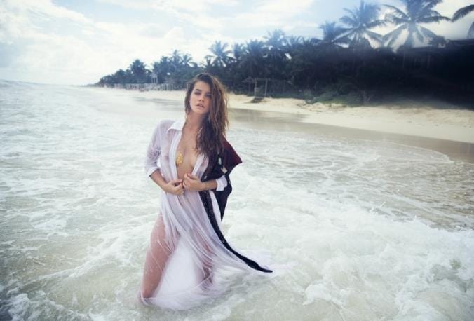 Palvin Barbara meztelenre vetkőzött – fotók