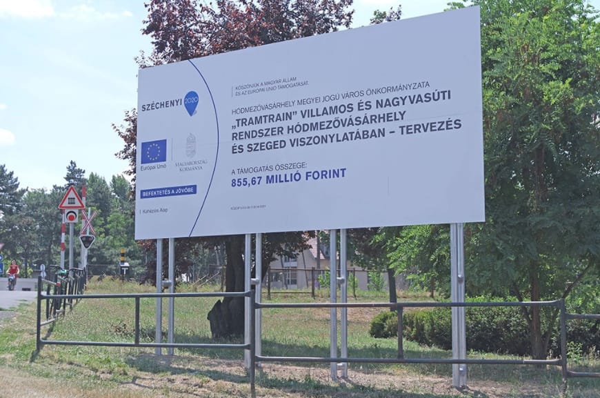 Kártalanítást és újabb tram-train szerelvényeket ígért Márki-Zay Péter ellenfele