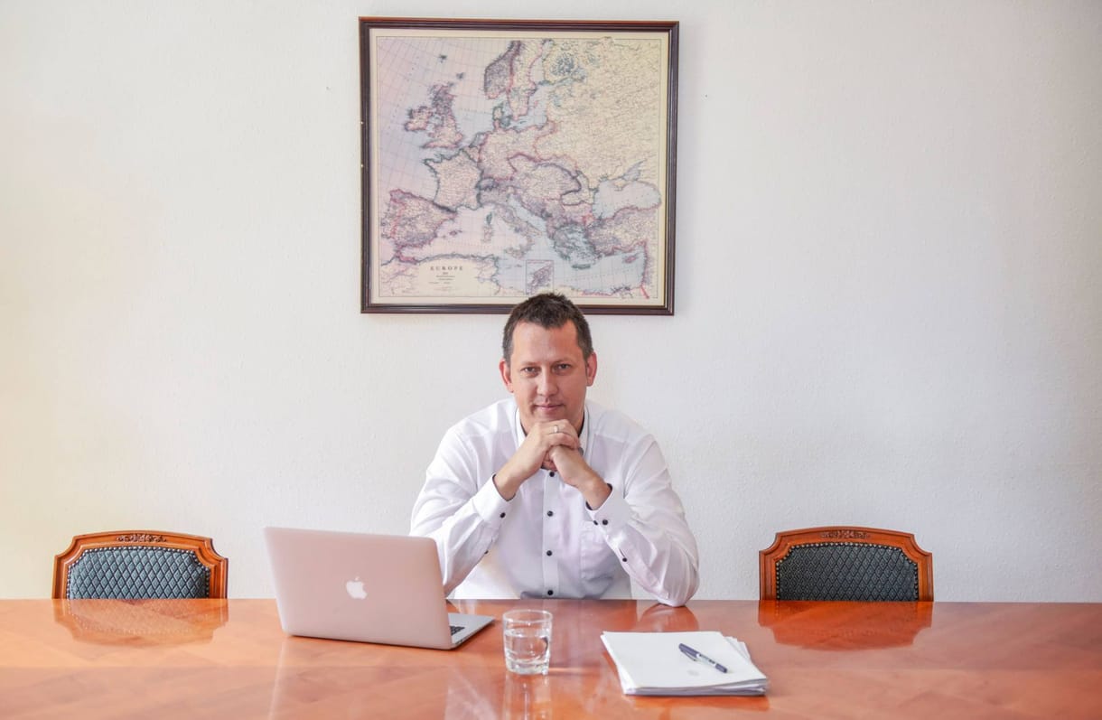 Fülöp Attila államtitkár szerint jobb, hogy önként távoztak azok a gyermekvédelmi dolgozók, akik nem mentek bele a kifogástalan életvitelre vonatkozó vizsgálatba