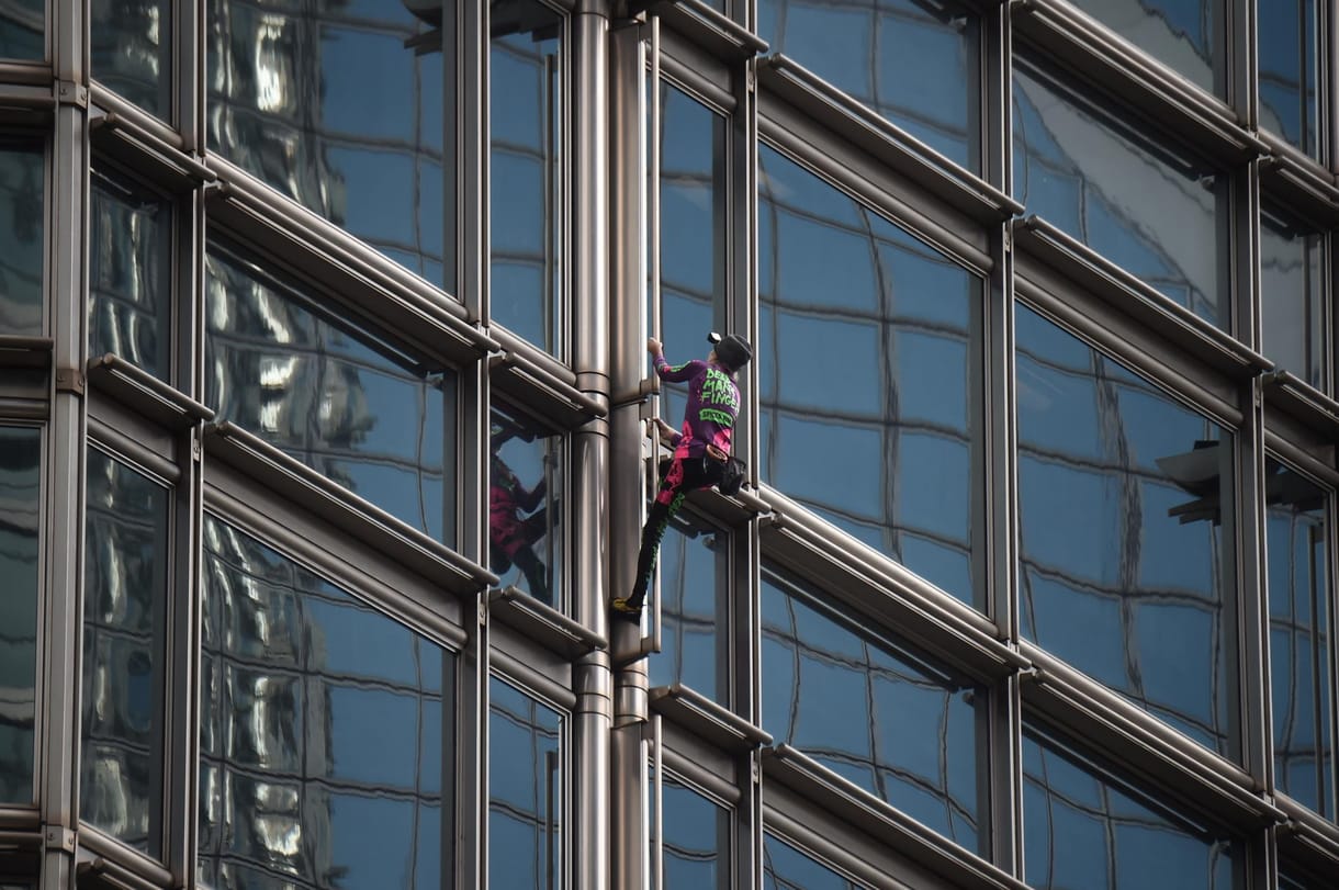 A francia Pókember egy hongkongi felhőkarcolón bukkant fel – videó