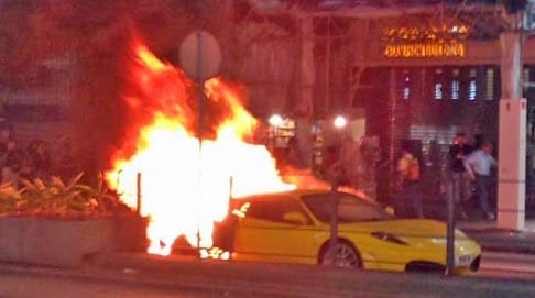 Előbb terrormerényletet, majd Ferrari-tüzet élt túl egy hongkongi férfi