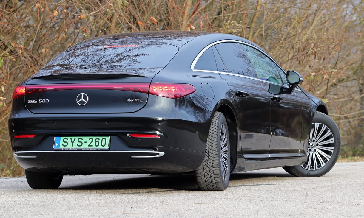 Hatalmasat lehet bukni a Mercedes luxus-villanyautóján