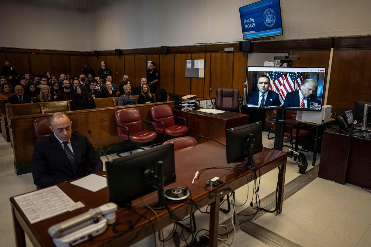 Jogi értelemben bűnöző, az alkotmány alapján elnök, a politikában győztes Donald Trump