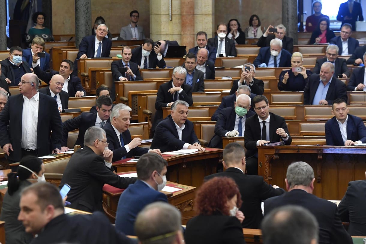 Hont András: A kormány lehet a veszélyhelyzet nyertese 