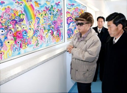 A nap képe: Kim Jong-il és a csillámpónik