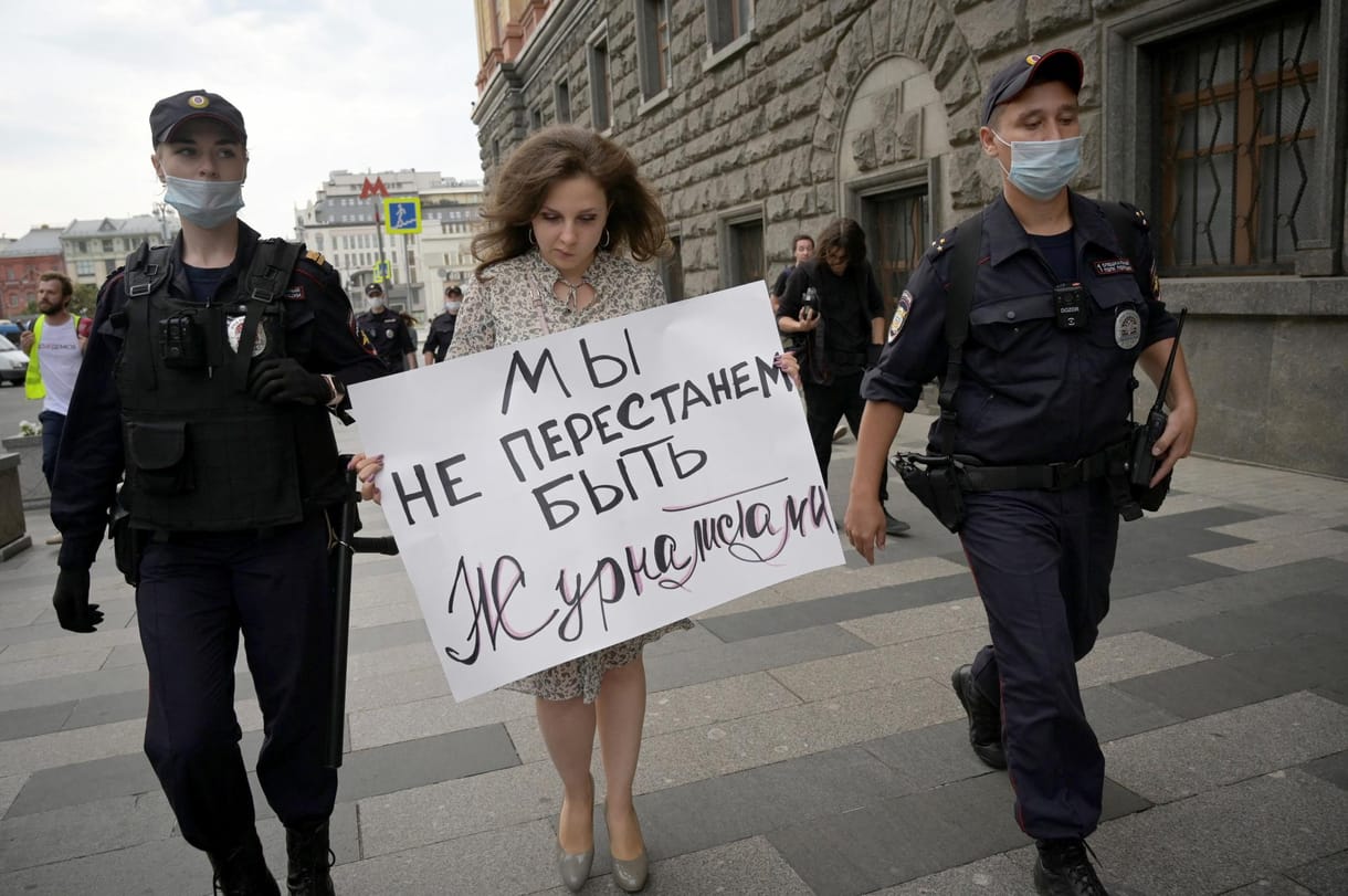 Sajtószabadságért tüntető újságírókat vettek őrizetbe Moszkvában