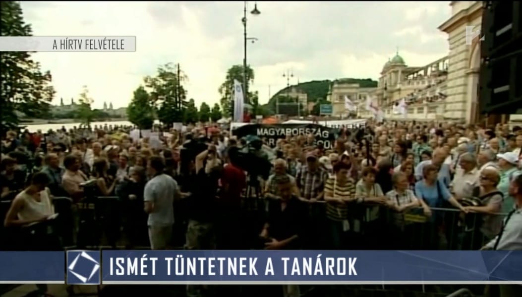 Így manipulál a Vajna-TV, ha tüntető tanárt lát