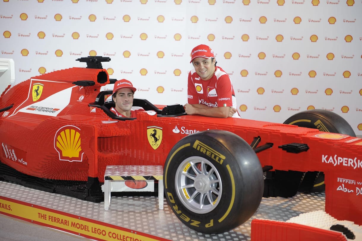 Legóból építették meg a tavalyi Forma-1-es Ferrarit