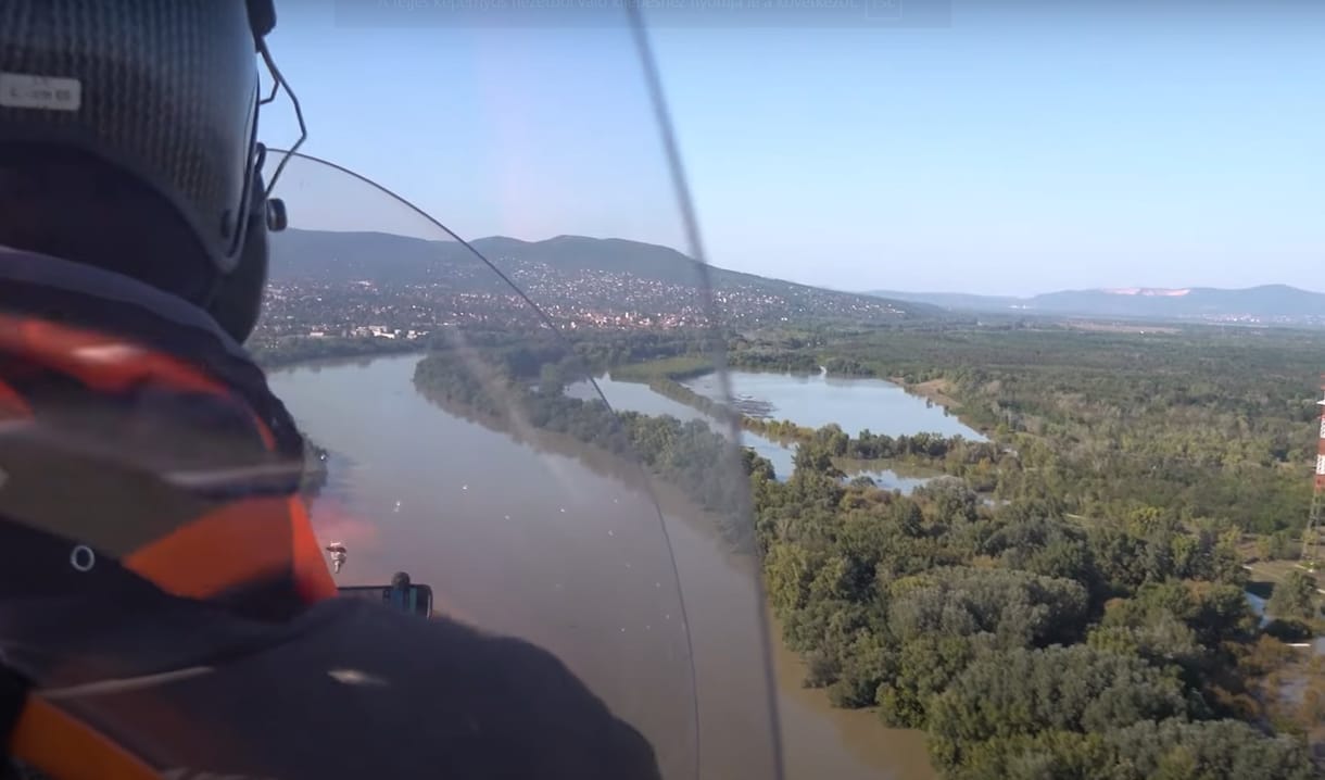 Nézze meg az árvizet egy lélekvesztő légijárműből filmezve - Földes András videója