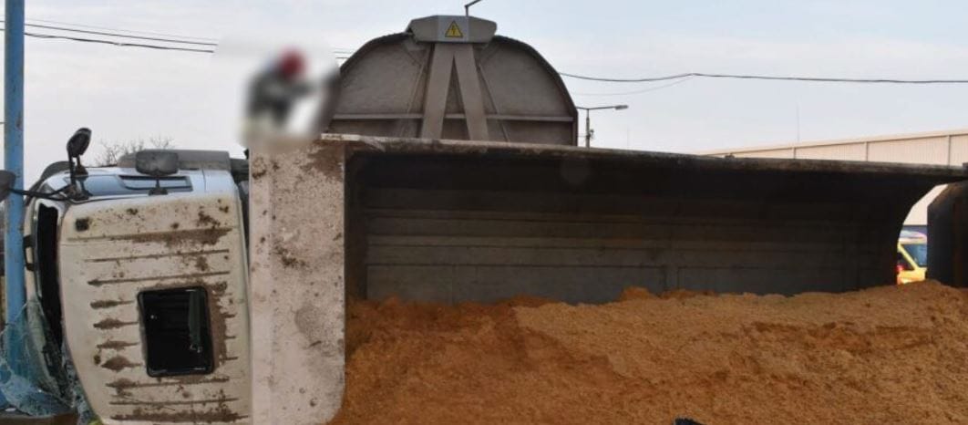 Figyelmetlensége miatt okozott halálos balesetet egy teherautó-sofőr