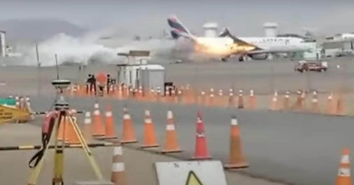 Videók kerültek elő a halálos balesetről, ahol felszálló utasszállító ütközött egy tűzoltóautónak