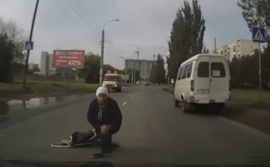 Videó: vigyázat, orosz nagyik az utakon!