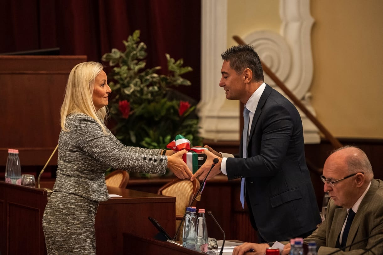 Trianon-kötetet adott Horváth Csabának a Fidesz, mert angolul írt levelet egy székelyföldi polgármesternek
