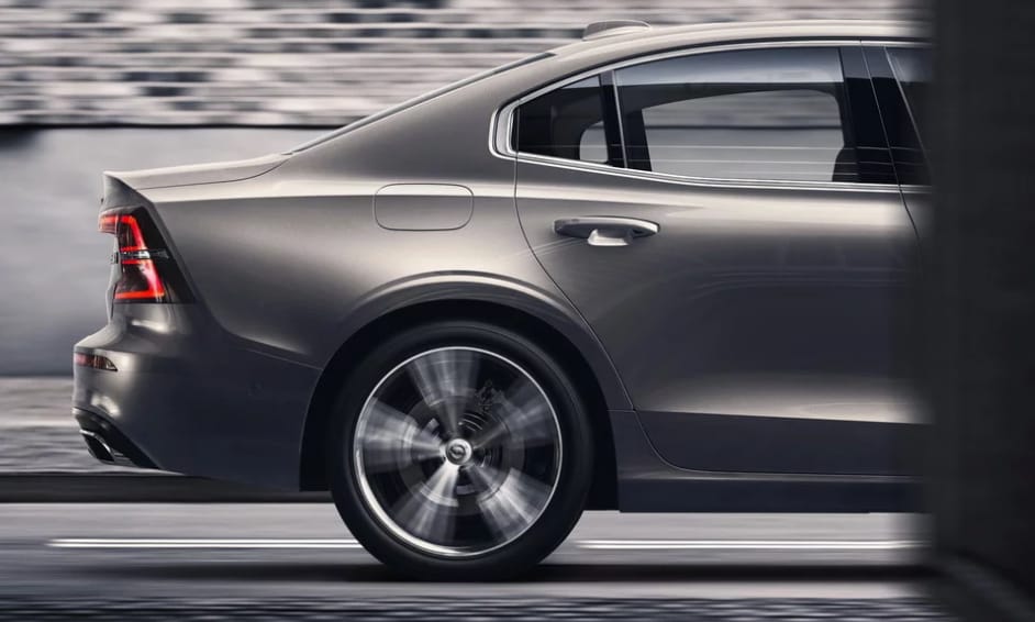 Hivatalos: íme a szemrevalóra sikeredett, dízel nélkül támadó új Volvo S60
