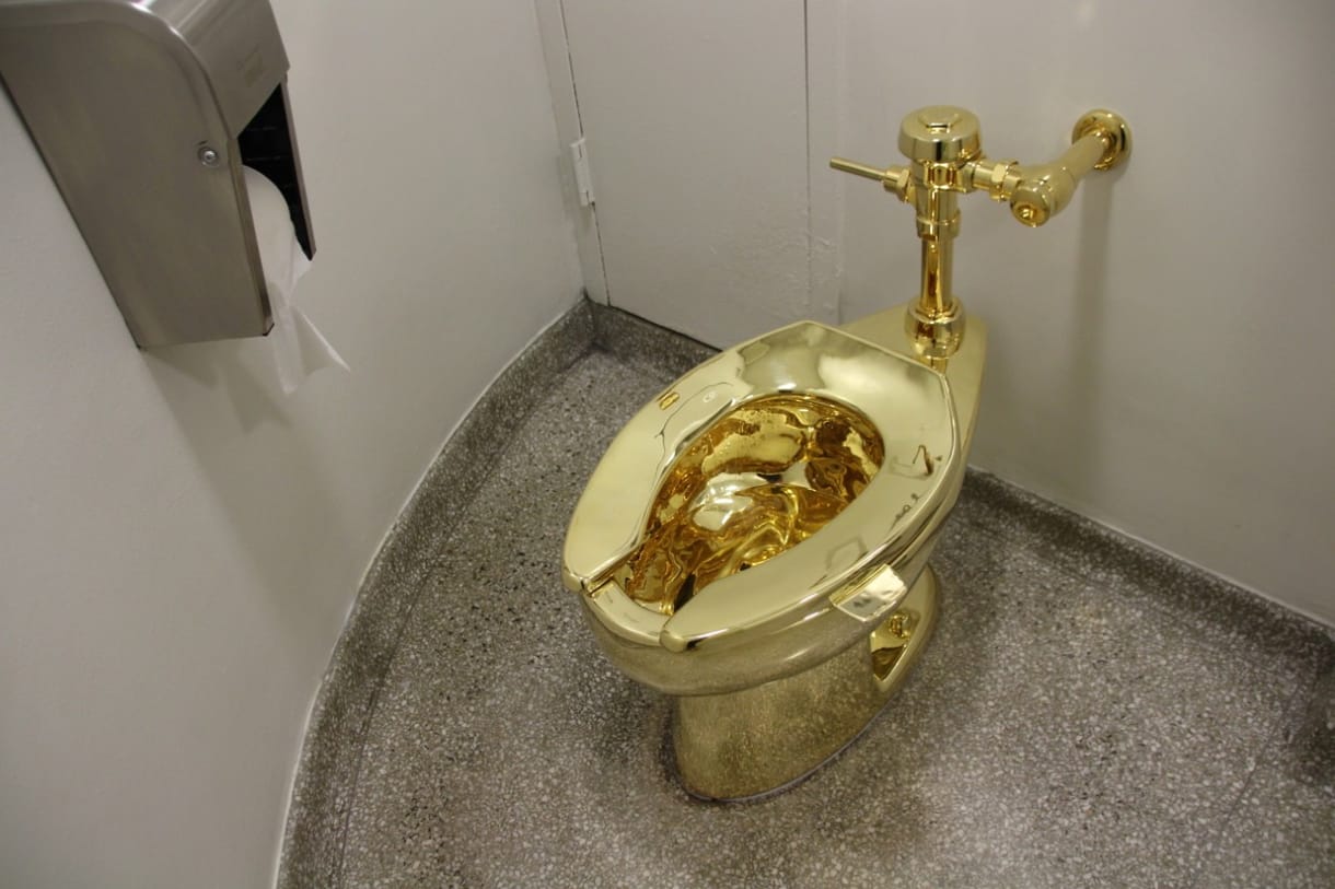 Az arisztokrácia diszkrét bája: arany-WC-n székelhetnek Winston Churchill egykori kastélyában