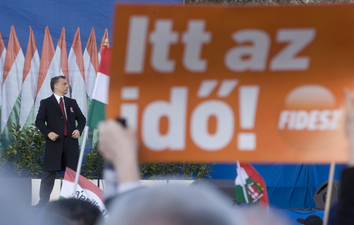 Rejtett aknákra terelné vetélytársait a Fidesz