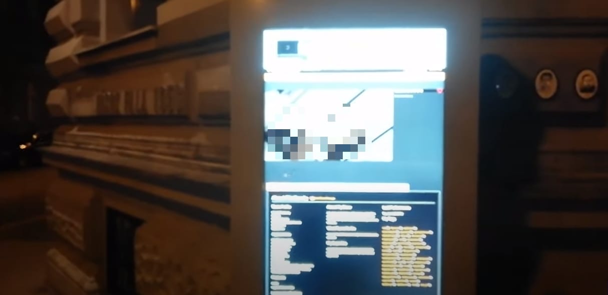 Pornó ment a Terror Háza információs tábláján