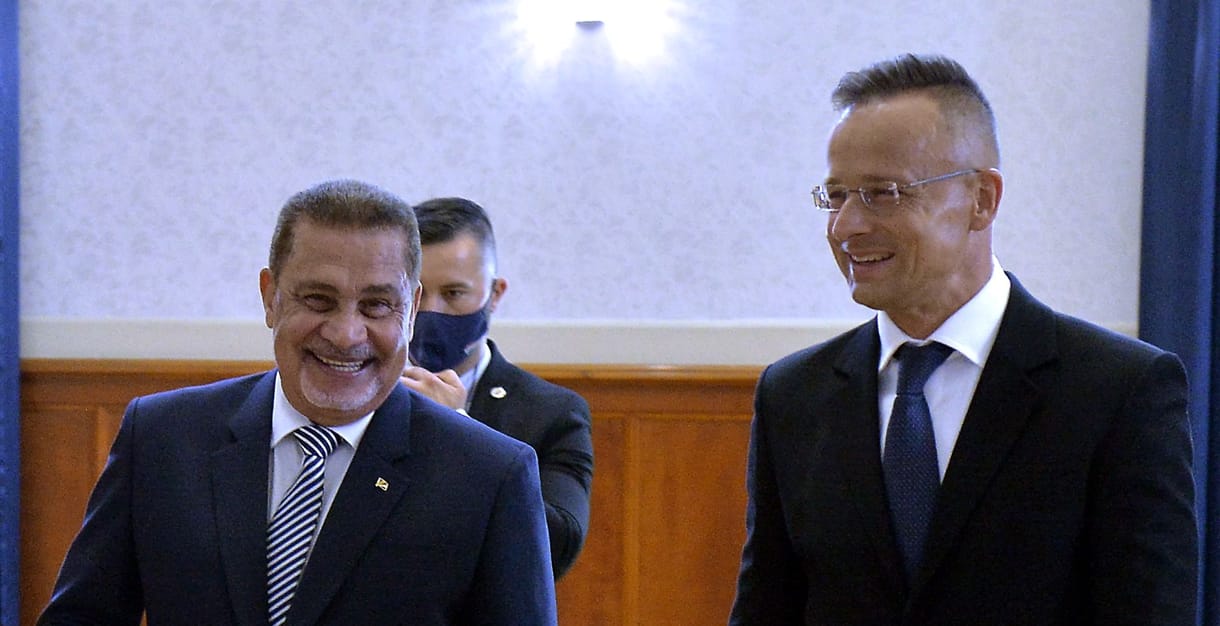 Szijjártó szerint éllovasok vagyunk az oltási programmal, de már hat ország is lehagyott minket