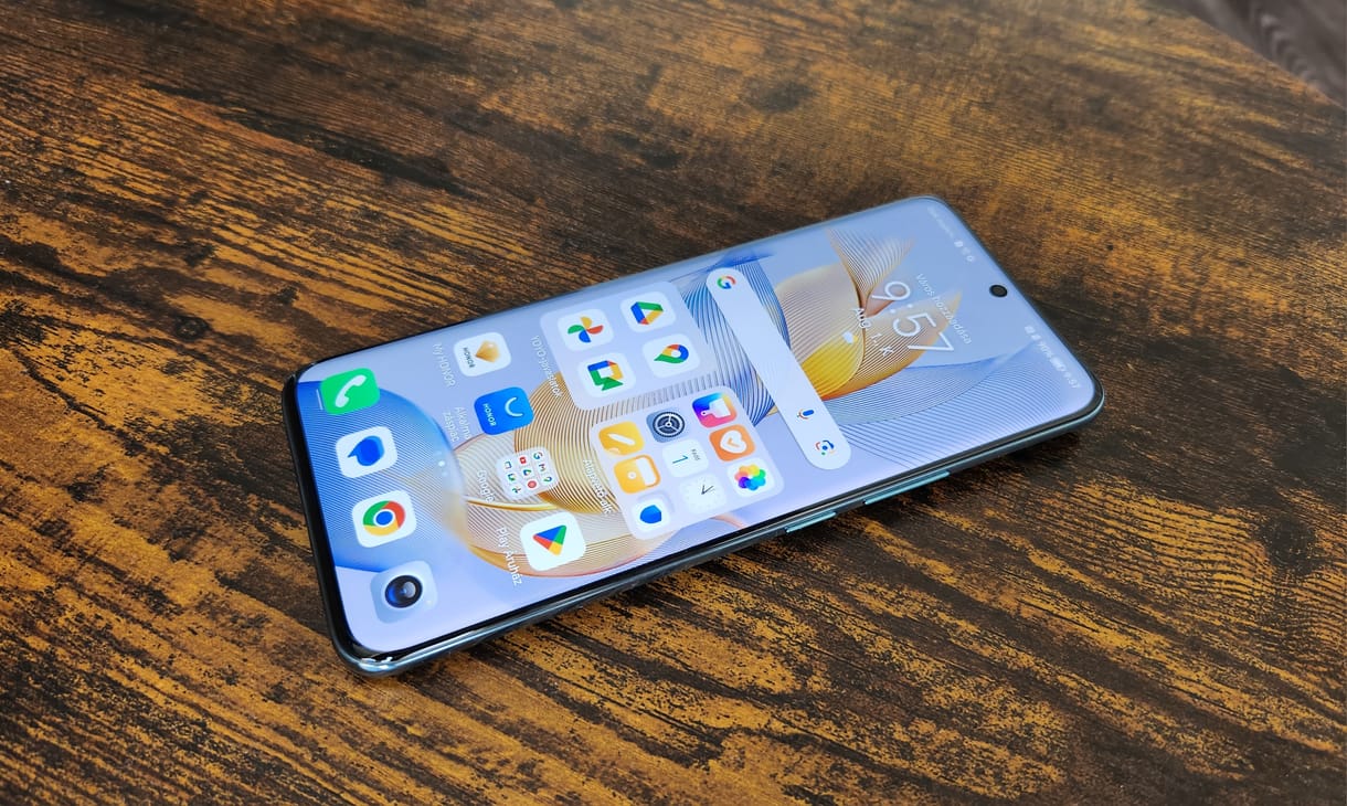 Rizikómentes képernyő, 200 megapixeles kamera, nem hajmeresztő árcédula – teszten a Honor 90