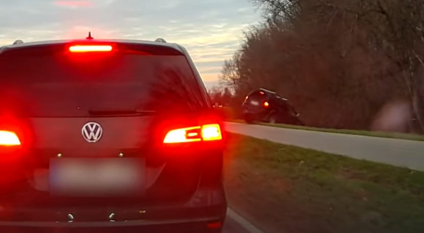 Komolyan gondolta az offroados dugókerülést egy autós Győrben – videó