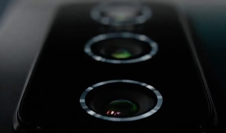 Itt az első hivatalos videó az új Asus csúcstelefonjáról