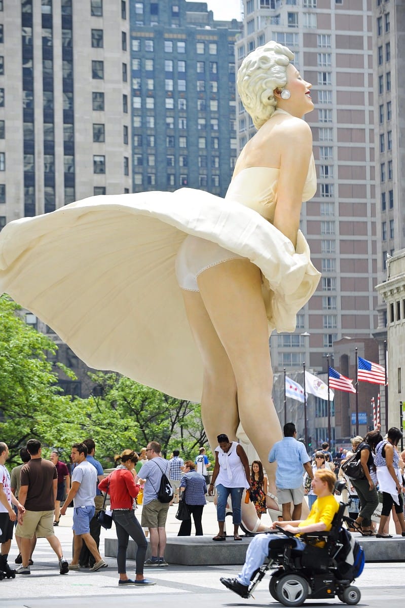 Fotó: Ilyen Marilyn Monroe lábai között