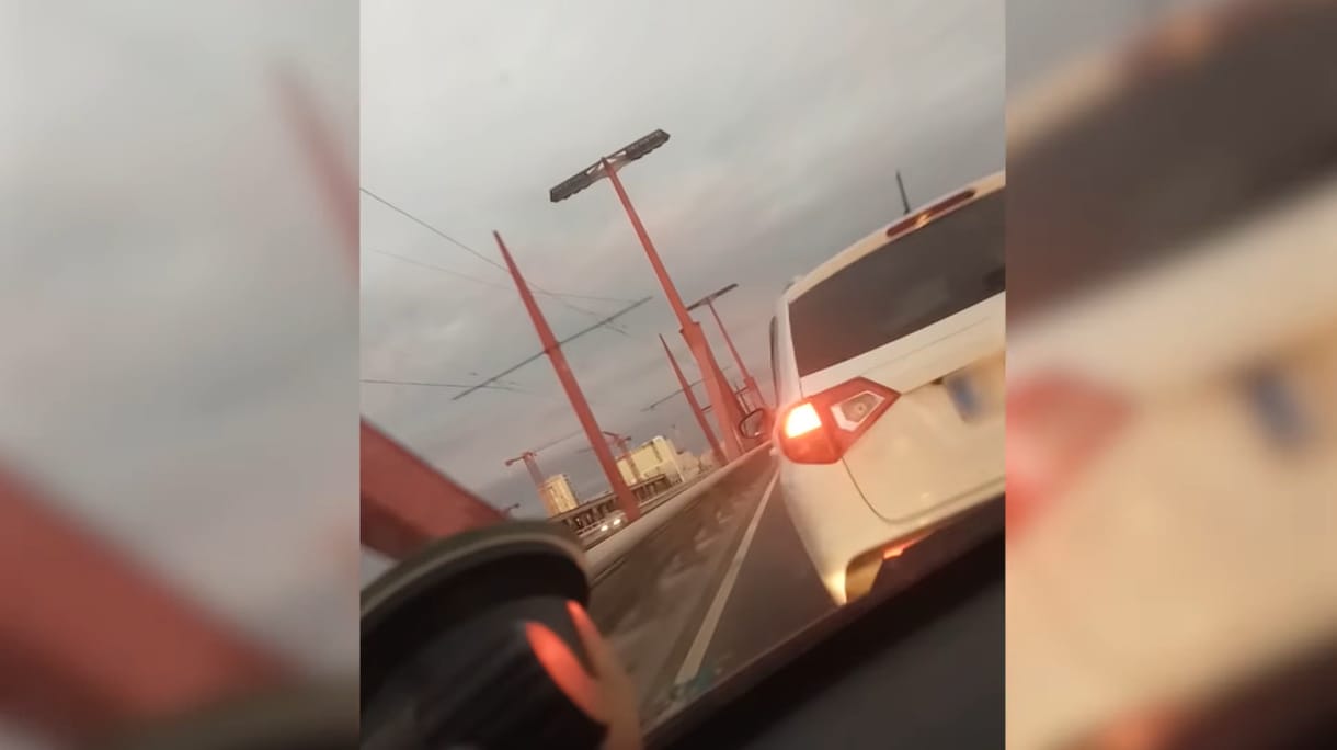Videó: Fékezéssel akart okítani, a Rákóczi hídon okozott balesetet