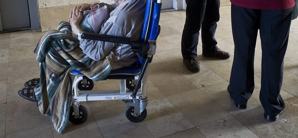 Éjjel vitték a trombózisos beteget, és még megálltak hamburgerezni