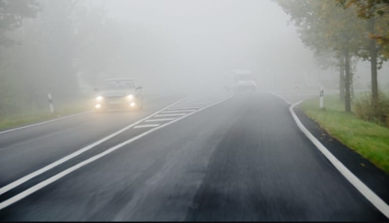 Jön a ködlámpás szezon, akár bírság is lehet belőle, ha feleslegesen használjuk