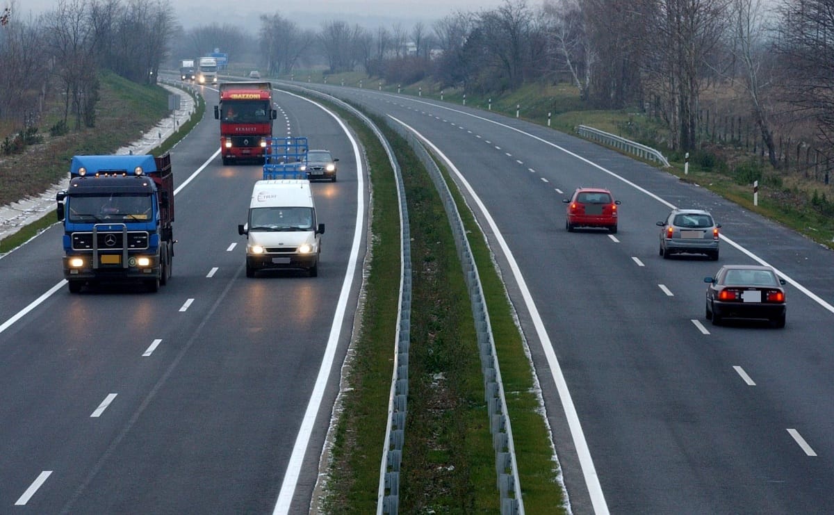 Durva baleset történt: lezárták az M7-es mindkét oldalát