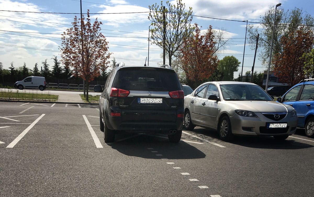 Parkolásból ez az autós nem okosabb, mint egy ötödikes