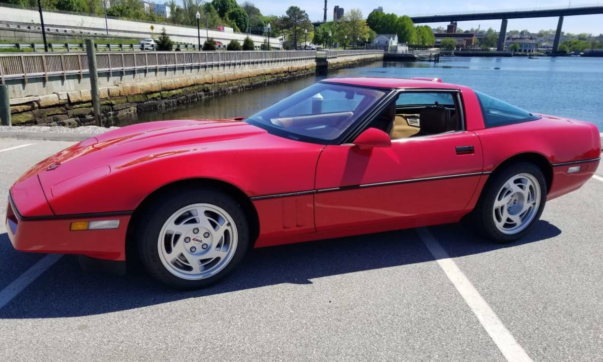 Gaben is megirigyelné: 2400 km-t futott 30 éves Corvette keresi új gazdáját