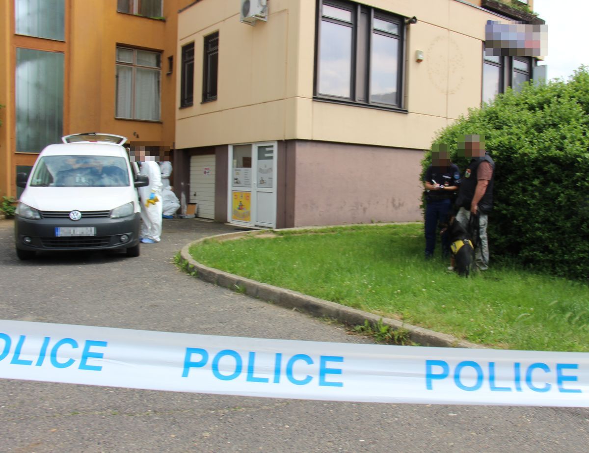 Kiraboltak egy pénzszállítót Nyíregyházán, fegyvert is szerezhettek a rablók