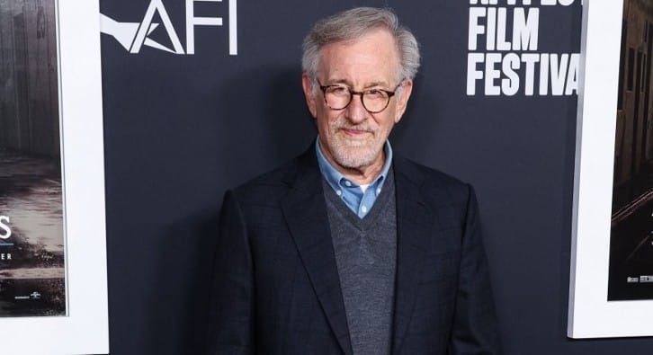 Spielberg már nem érzi úgy, hogy „a busz alá lökte” a stúdió a kollégáit