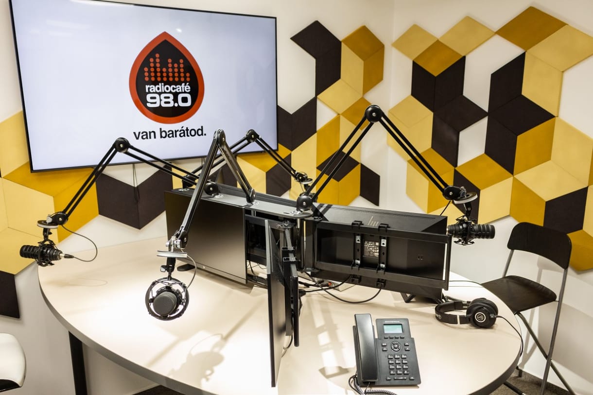 Visszatér a Millásreggeli a Radiocaféra