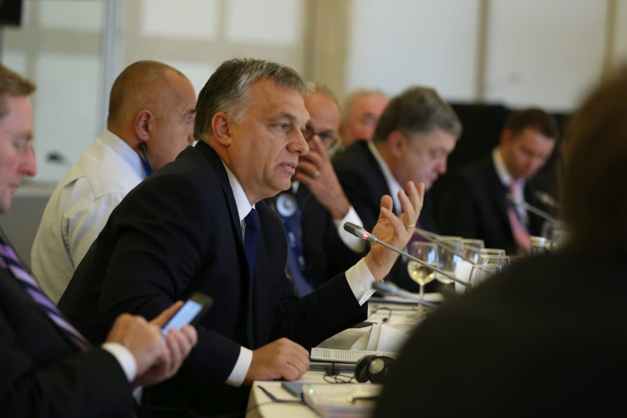 Orbán az ukránok vízummentességéért lobbizik Brüsszelben