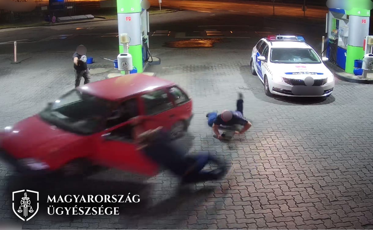 Videón, ahogy egy autós menekülés közben elsodor egy rendőrt és egy polgárőrt egy újpesti benzinkúton