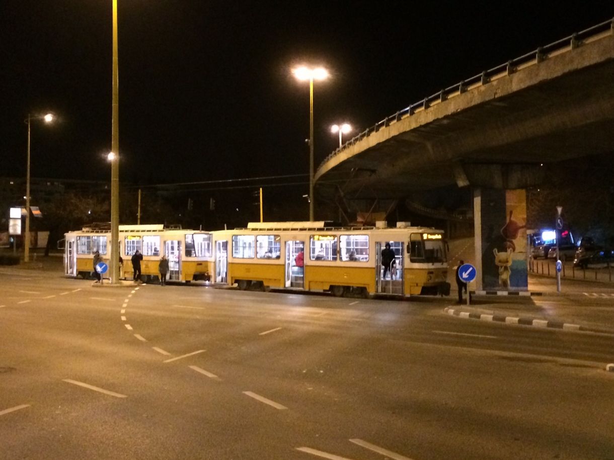 Autóval ütközött a villamos a BAH-csomópontnál