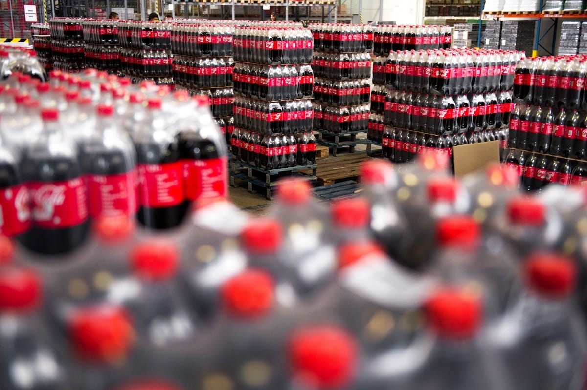 A Coca-Cola azért nyomja még a műanyagot, mert az emberek állítólag ezt várják