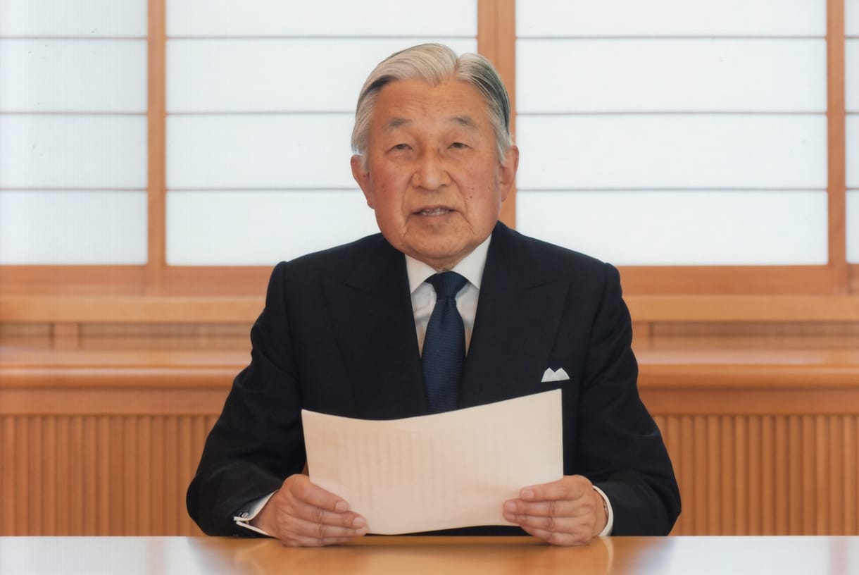 Távozott a trónról a japán császár