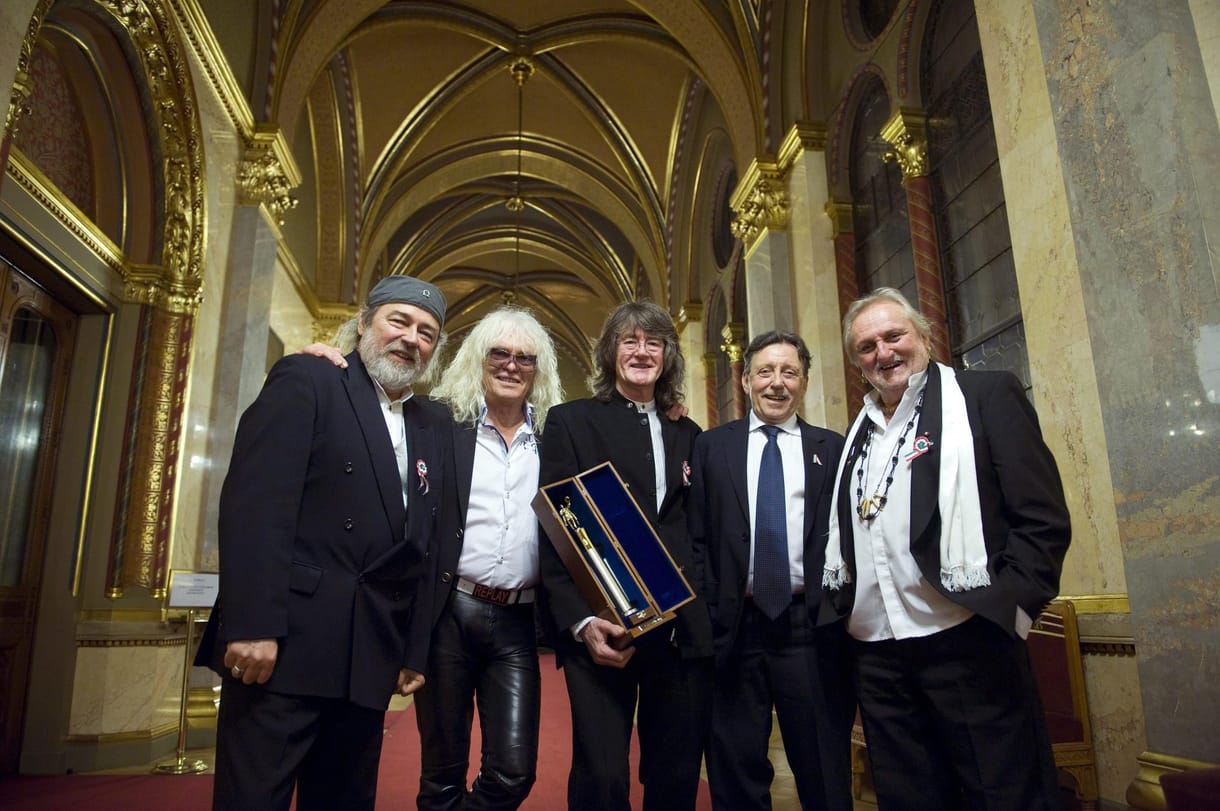 Naplemente címmel rendeznek Omega emlékkoncertet a keszthelyi Festetics-kastély parkjában