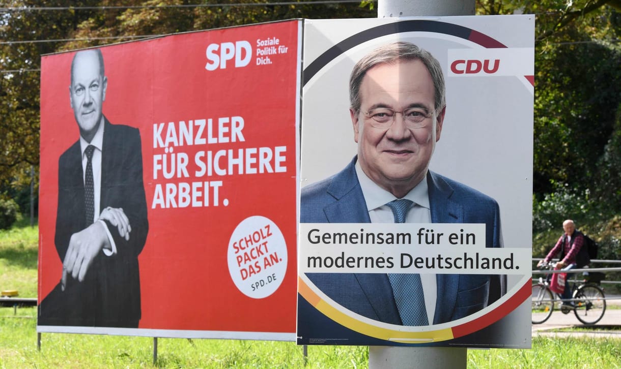 Minimális szociáldemokrata előny a németországi választáson, hosszú alkudozás várható a kormányalakításért