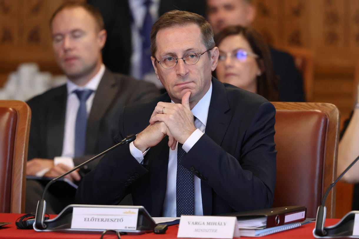 Megszűnik a Rezsivédelmi Alap, 3,4 százalékkal nő a gazdaság és 397 lesz a forintárfolyam - így tervezte meg a kormány a 2025-ös költségvetést