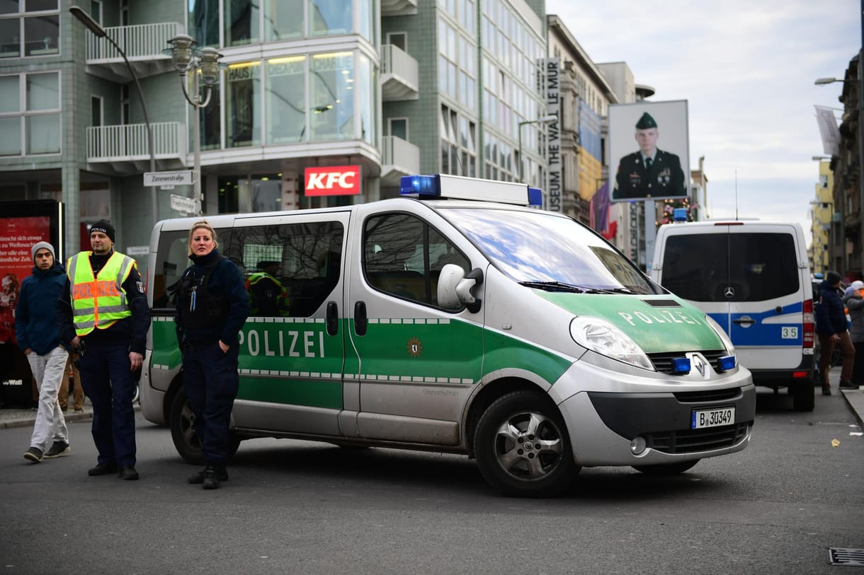 Lövöldözés volt Berlinben, egy Starbucksot akartak kirabolni