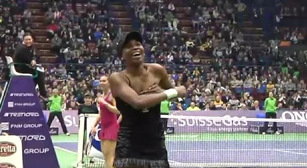 Így énekel Serena, így bulizik Venus Williams