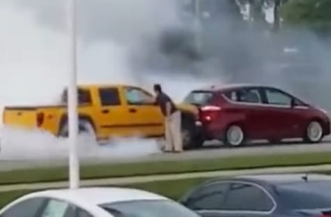 Élete gumifüstölését csinálta egy autós, de biztos nem így képzelte - videó