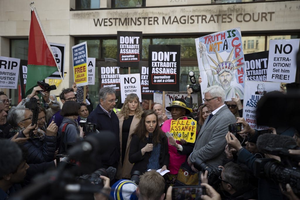 A brit belügyminiszter dönthet arról, hogy kiadják-e a WikiLeaks alapítóját az Egyesült Államoknak