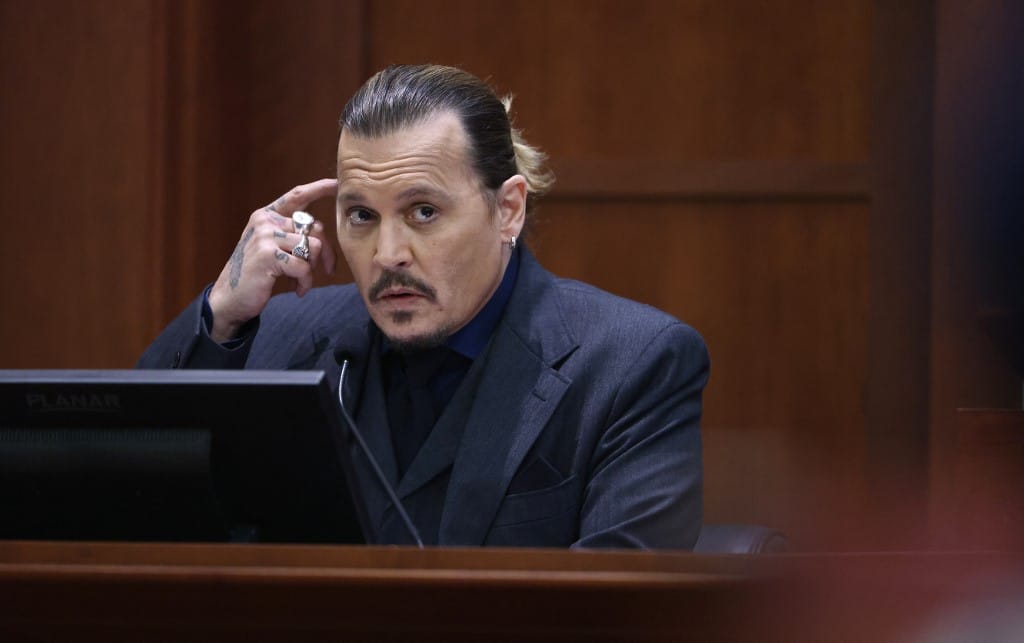 Azzal vádolják Johnny Deppet, hogy ellopott egy dalszöveget