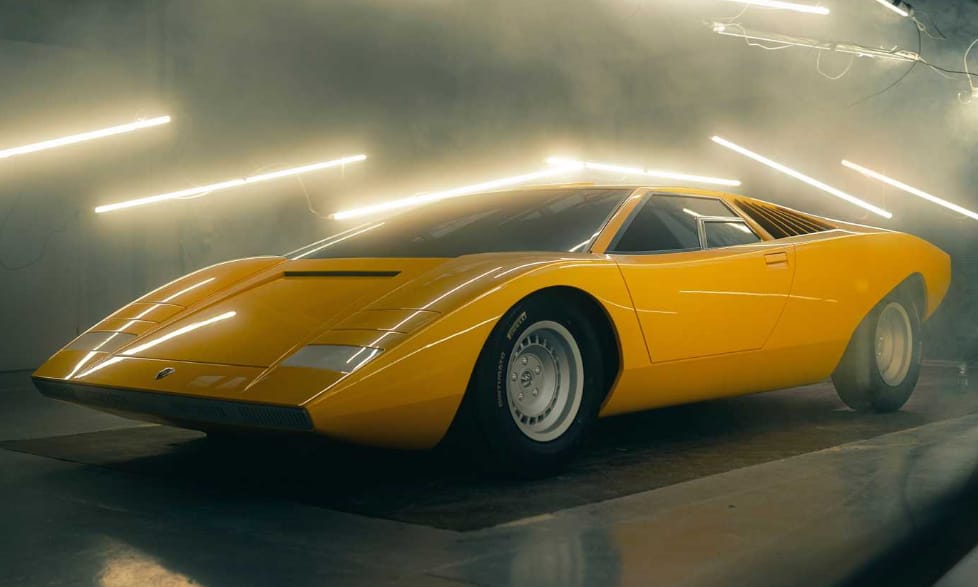 25 ezer munkaórával támasztották fel az első Lamborghini Countach-t