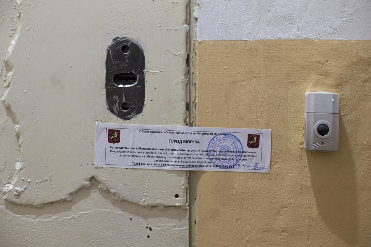 Zárcsere és villanyoltás, így tesznek ki az irodádból Moszkvában